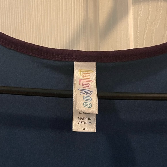 🎈Women LuLaRoe dark teal shirt. Size XL - Picture 2 of 4